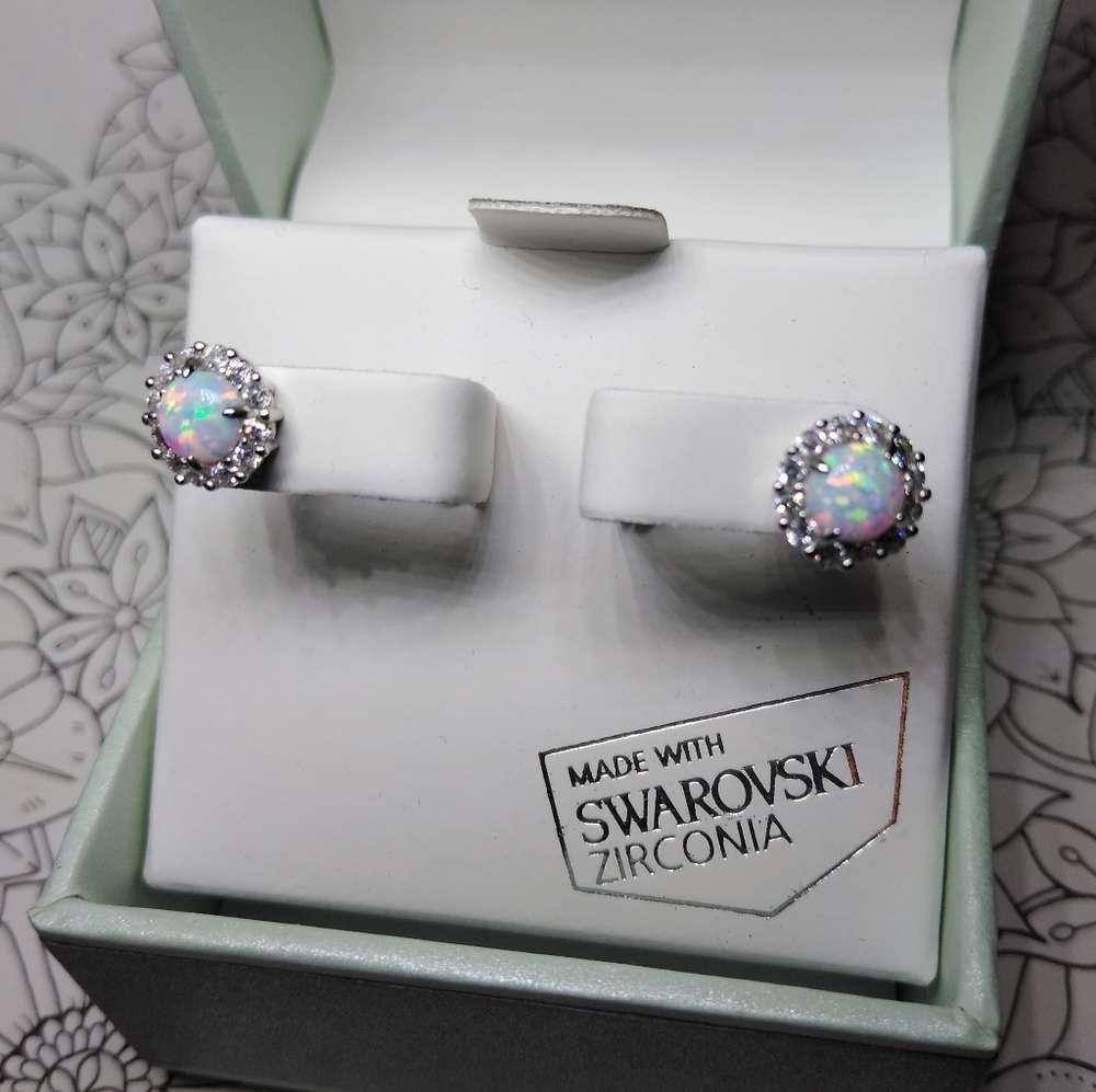NWT Opal Halo Studs